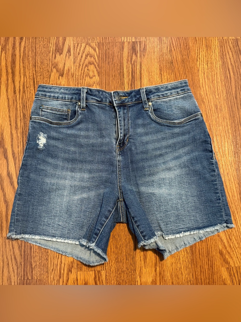 KAARI raw hem denim shorts